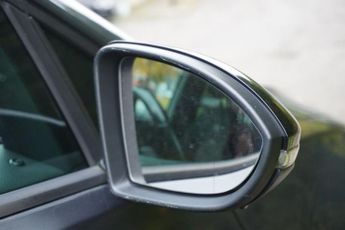 VOLKSWAGEN GOLF 2.0 TSI R Hatchback 5dr Petrol DSG 4Motion Euro 6 (s/s) (300 ps)