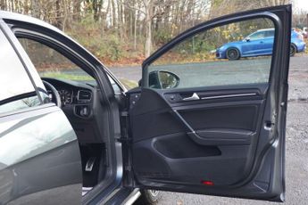 VOLKSWAGEN GOLF 2.0 TSI R Hatchback 5dr Petrol DSG 4Motion Euro 6 (s/s) (300 ps)