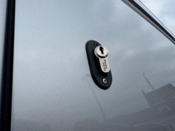 VOLKSWAGEN CADDY MAXI 2.0 TDI C20 Commerce Plus Panel Van 6dr Diesel DSG LWB Euro 6 (s