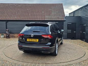 VOLKSWAGEN TIGUAN ALLSPACE 2.0 TDI R-Line Tech SUV 5dr Diesel DSG Euro 6 (s/s) (150 ps)
