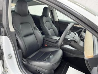 TESLA Model 3 Standard Range Plus Saloon 4dr Electric Auto RWD (241 bhp)