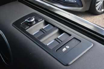 LAND ROVER DISCOVERY 2.0 SD4 HSE Diesel AUTO 4WD 240 ps 7 SEATS PAN ROOF 