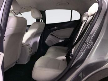 MERCEDES-BENZ GLA 2.1 GLA200d Sport (Executive) SUV 5dr Diesel 7G-DCT Euro 6 (s/s)