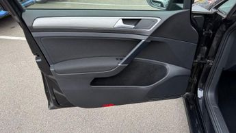 VOLKSWAGEN GOLF 1.6 TDI BlueMotion Tech SE Hatchback 5dr Diesel DSG Euro 5 (s/s)