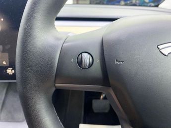 TESLA MODEL Y (Dual Motor) Long Range SUV 5dr Electric Auto 4WDE (384 bhp)