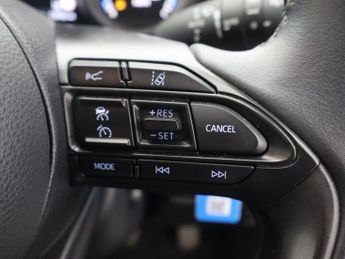 TOYOTA YARIS 1.5 VVT-h Design Hatchback 5dr Petrol Hybrid E-CVT Euro 6 (s/s) 