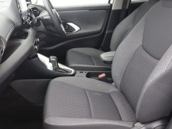 TOYOTA YARIS 1.5 VVT-h Design Hatchback 5dr Petrol Hybrid E-CVT Euro 6 (s/s) 