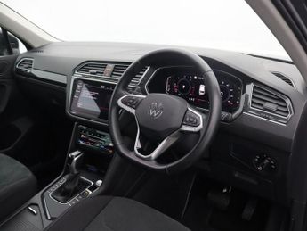 VOLKSWAGEN TIGUAN 2.0 TDI Elegance SUV 5dr Diesel DSG Euro 6 (s/s) (150 ps)