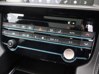 JAGUAR F-PACE 2.0 D180 Chequered Flag SUV 5dr Diesel Auto AWD Euro 6 (s/s) (18