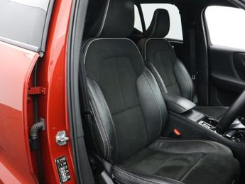 VOLVO XC40 1.5 T3 R-Design SUV 5dr Petrol Auto Euro 6 (s/s) (163 ps)