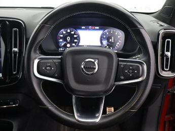VOLVO XC40 1.5 T3 R-Design SUV 5dr Petrol Auto Euro 6 (s/s) (163 ps)