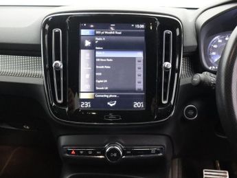VOLVO XC40 1.5 T3 R-Design SUV 5dr Petrol Auto Euro 6 (s/s) (163 ps)