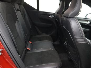 VOLVO XC40 1.5 T3 R-Design SUV 5dr Petrol Auto Euro 6 (s/s) (163 ps)