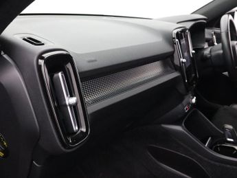 VOLVO XC40 1.5 T3 R-Design SUV 5dr Petrol Auto Euro 6 (s/s) (163 ps)