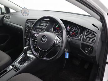VOLKSWAGEN E-GOLF 35.8kWh e-Golf Hatchback 5dr Electric Auto (136 ps)