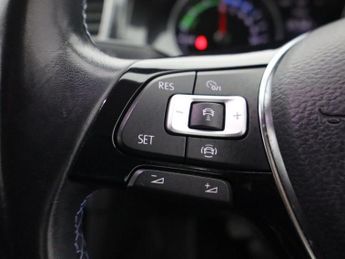 VOLKSWAGEN E-GOLF 35.8kWh e-Golf Hatchback 5dr Electric Auto (136 ps)