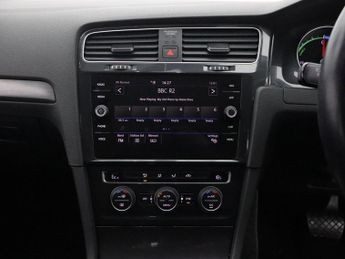 VOLKSWAGEN E-GOLF 35.8kWh e-Golf Hatchback 5dr Electric Auto (136 ps)