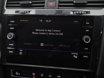 VOLKSWAGEN E-GOLF 35.8kWh e-Golf Hatchback 5dr Electric Auto (136 ps)