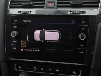 VOLKSWAGEN E-GOLF 35.8kWh e-Golf Hatchback 5dr Electric Auto (136 ps)