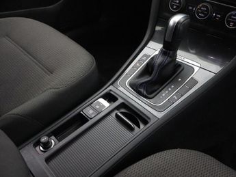 VOLKSWAGEN E-GOLF 35.8kWh e-Golf Hatchback 5dr Electric Auto (136 ps)