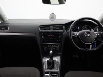 VOLKSWAGEN E-GOLF 35.8kWh e-Golf Hatchback 5dr Electric Auto (136 ps)