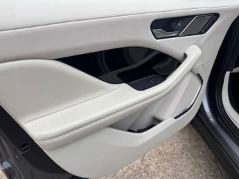 JAGUAR I-PACE 400 90kWh HSE SUV 5dr Electric Auto 4WD (400 ps)