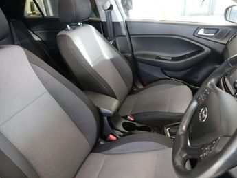 HYUNDAI I20 1.4 Premium SE Nav Hatchback 5dr Petrol Auto Euro 6 (100 ps)