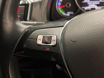 VOLKSWAGEN e-up! 36.8kWh e-up! Hatchback 5dr Electric Auto (82 ps)