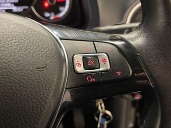 VOLKSWAGEN e-up! 36.8kWh e-up! Hatchback 5dr Electric Auto (82 ps)