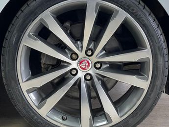 JAGUAR XF 2.0d R-Sport Sportbrake 5dr Diesel Auto Euro 6 (s/s) (180 ps)