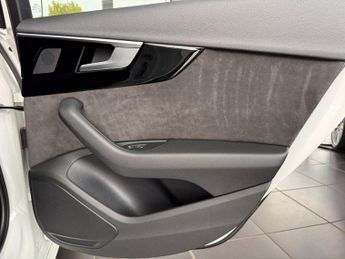 AUDI A4 AVANT 2.0 TDI 30 Black Edition Estate 5dr Diesel S Tronic Euro 6 (s/s)