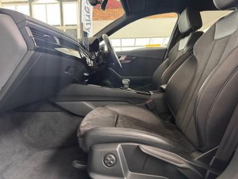 AUDI A4 AVANT 2.0 TDI 30 Black Edition Estate 5dr Diesel S Tronic Euro 6 (s/s)