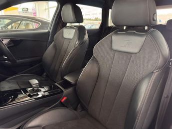 AUDI A4 AVANT 2.0 TDI 30 Black Edition Estate 5dr Diesel S Tronic Euro 6 (s/s)