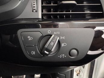 AUDI A4 AVANT 2.0 TDI 30 Black Edition Estate 5dr Diesel S Tronic Euro 6 (s/s)