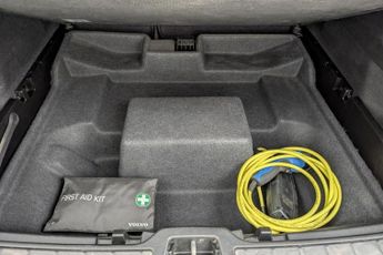 VOLVO XC40 1.5h T5 Twin Engine Recharge 10.7kWh R-Design SUV 5dr Petrol Plu