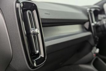 VOLVO XC40 1.5h T5 Twin Engine Recharge 10.7kWh R-Design SUV 5dr Petrol Plu