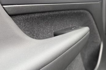 VOLVO XC40 1.5h T5 Twin Engine Recharge 10.7kWh R-Design SUV 5dr Petrol Plu