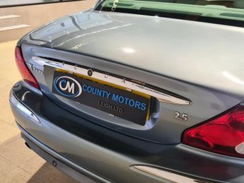 JAGUAR X-TYPE 2.5 V6 SE Saloon 4dr Petrol Automatic (AWD) (244 g/km, 194 bhp)