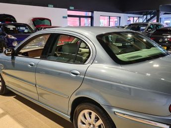 JAGUAR X-TYPE 2.5 V6 SE Saloon 4dr Petrol Automatic (AWD) (244 g/km, 194 bhp)