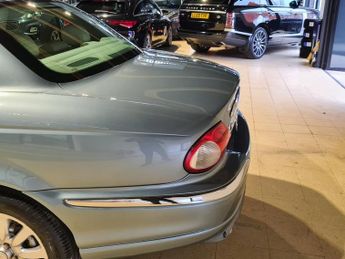 JAGUAR X-TYPE 2.5 V6 SE Saloon 4dr Petrol Automatic (AWD) (244 g/km, 194 bhp)