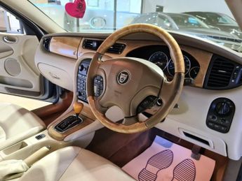 JAGUAR X-TYPE 2.5 V6 SE Saloon 4dr Petrol Automatic (AWD) (244 g/km, 194 bhp)