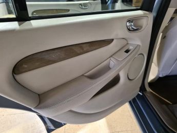 JAGUAR X-TYPE 2.5 V6 SE Saloon 4dr Petrol Automatic (AWD) (244 g/km, 194 bhp)
