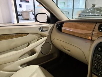 JAGUAR X-TYPE 2.5 V6 SE Saloon 4dr Petrol Automatic (AWD) (244 g/km, 194 bhp)