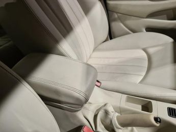 JAGUAR X-TYPE 2.5 V6 SE Saloon 4dr Petrol Automatic (AWD) (244 g/km, 194 bhp)