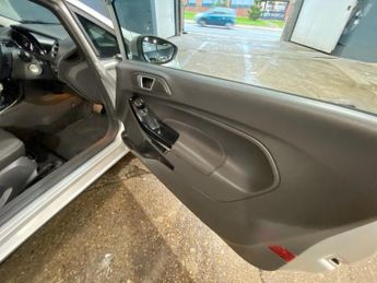 FORD FIESTA 1.6 Titanium Hatchback 3dr Petrol Powershift Euro 6 (105 ps)