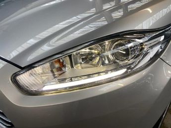 FORD FIESTA 1.6 Titanium Hatchback 3dr Petrol Powershift Euro 6 (105 ps)