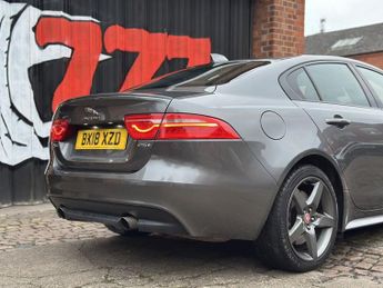 JAGUAR XE 2.0i R-Sport Saloon 4dr Petrol Auto Euro 6 (s/s) (250 ps)