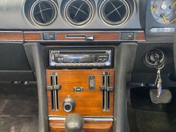 MERCEDES-BENZ SL 2.7L 2d  AUTO  185 BHP