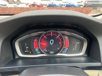 VOLVO V60 2.0 D4 SE Lux Estate 5dr Diesel Geartronic Euro 6 (s/s) (181 ps)