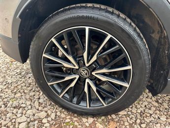 TOYOTA C-HR 1.2 VVT-i Excel SUV 5dr Petrol CVT AWD Euro 6 (s/s) (115 ps)